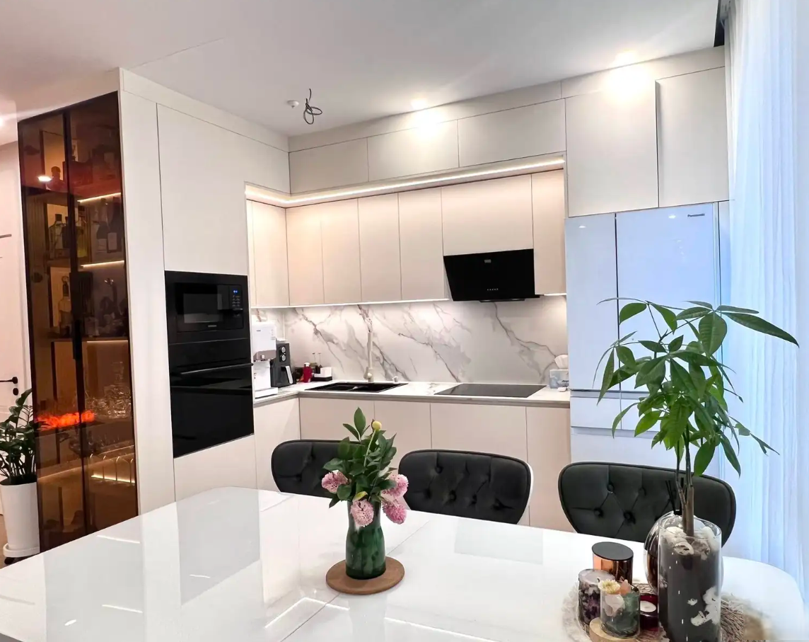 UB apartment kitchen